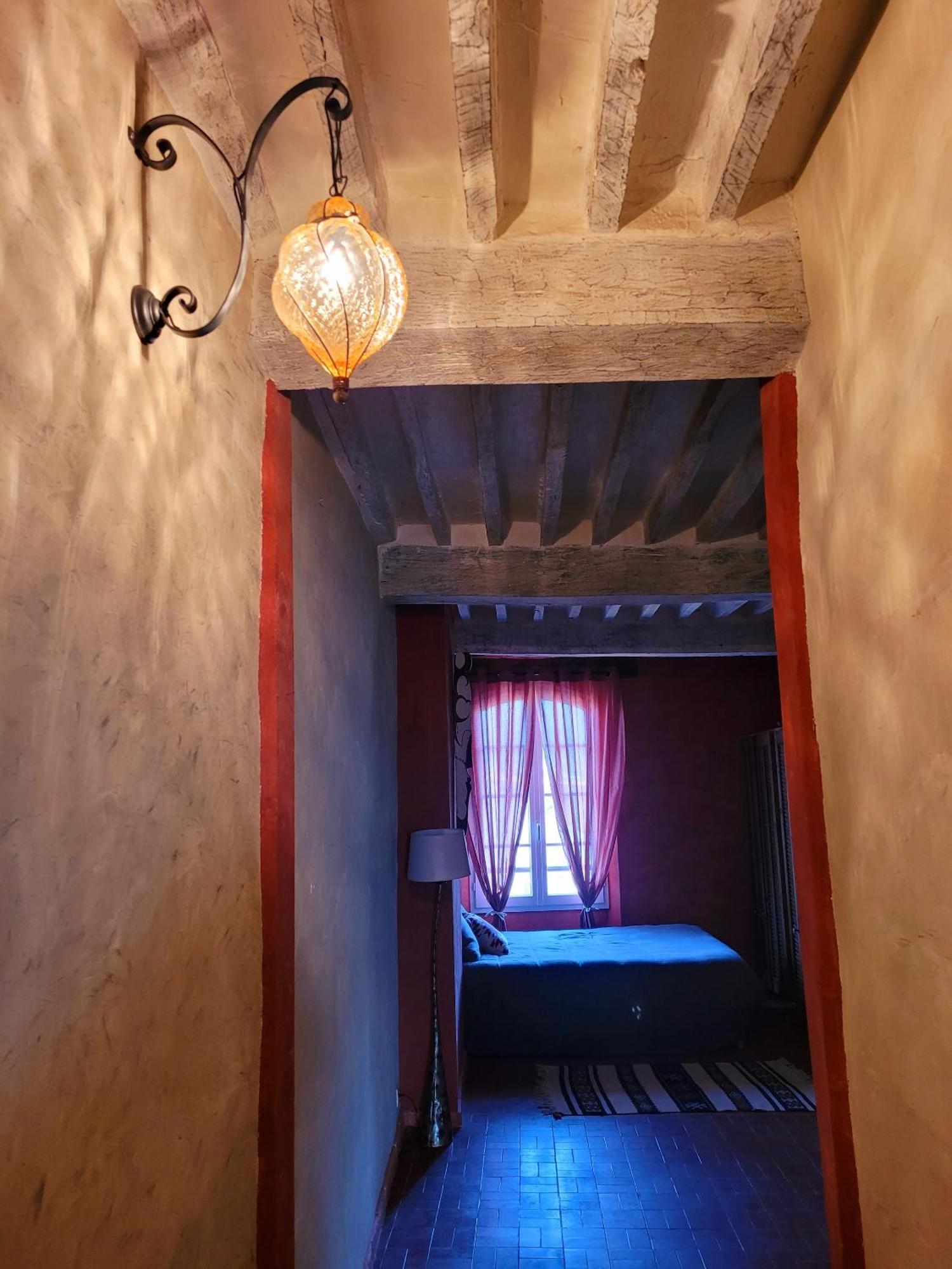 Au Puits De La Fontaine Hotel Tavernes Room photo