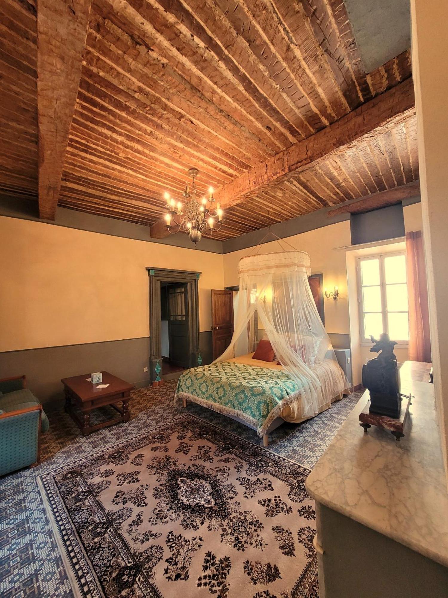 Au Puits De La Fontaine Hotel Tavernes Room photo